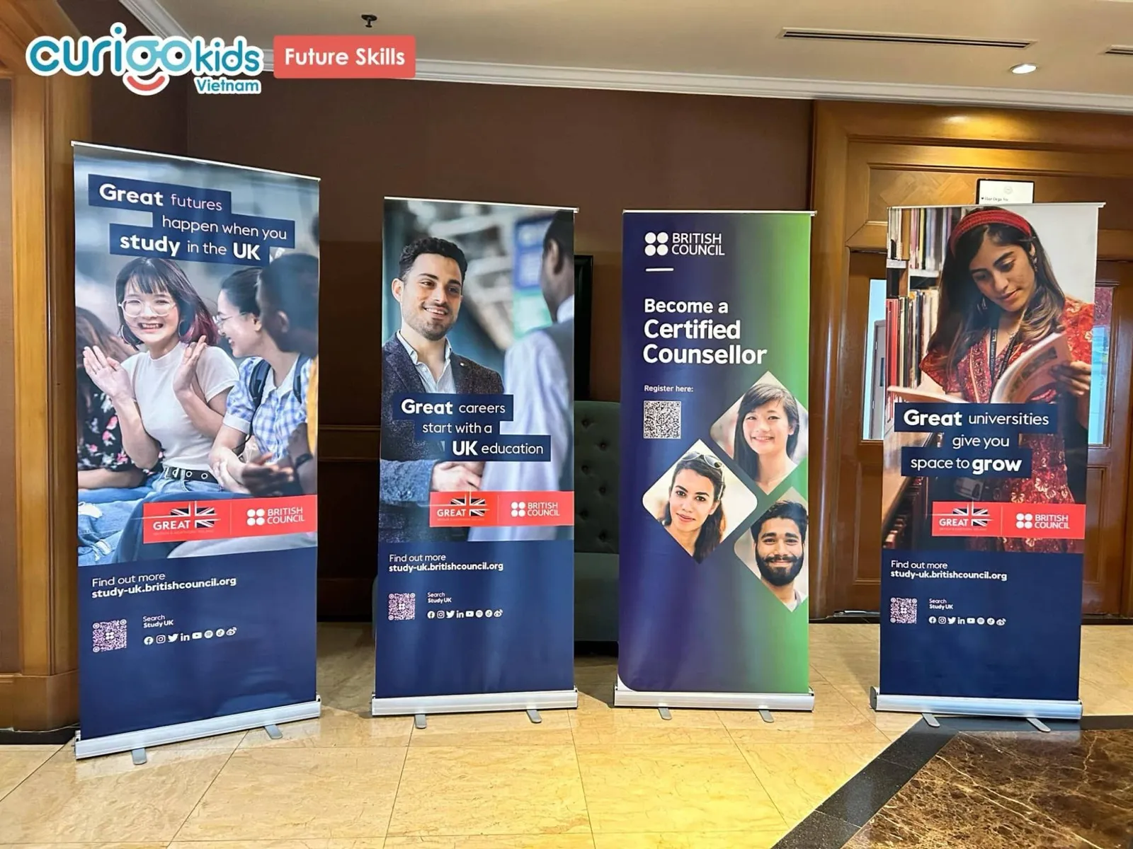Standee Study UK và British Council tại khu vực hội thảo